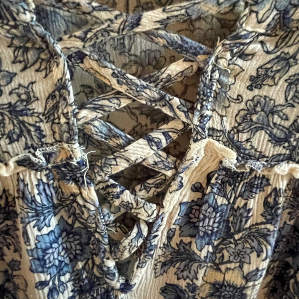 American eagle outfitter Crisscross front top - Picture 3 of 6